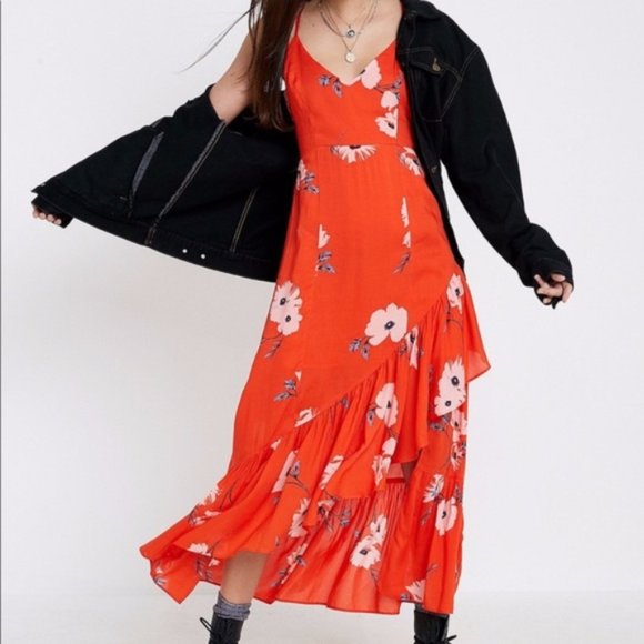 UO Hyper Floral Fireworks Tie-Back Ruffle Midi Dress - Picture 1 of 5
